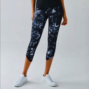 Lululemon Sunshine Salutation Crop